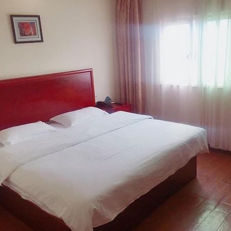Greentree Inn Shanghai Pudong Airport Wild Animal Park Express Hotel Nanhui Exterior foto